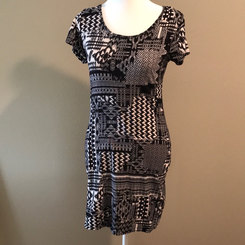 Hot Kiss Size Medium Black/White